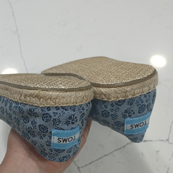 Toms Blue Floral Espadrilles Peep Toe NEW WITHOUT TAG OR BOX SZ 9.5 - Picture 8 of 9